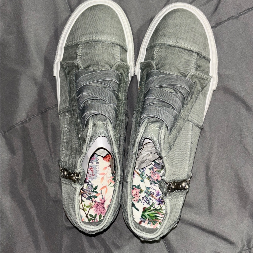 Gray Casual Sneakers with Zipper Detail Blowfish size 9.5 women’s - Picture 4 of 6